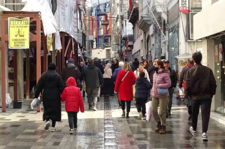 Uzmanlardan uyarı: "Griptir geçer" demeyin, risk grubunda zatürre tehlikesi bulunuyor 