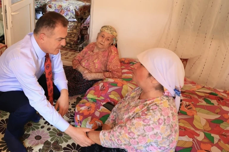 Vali Akbıyık, azmiyle ilham veren Burnak’ı yalnız bırakmadı