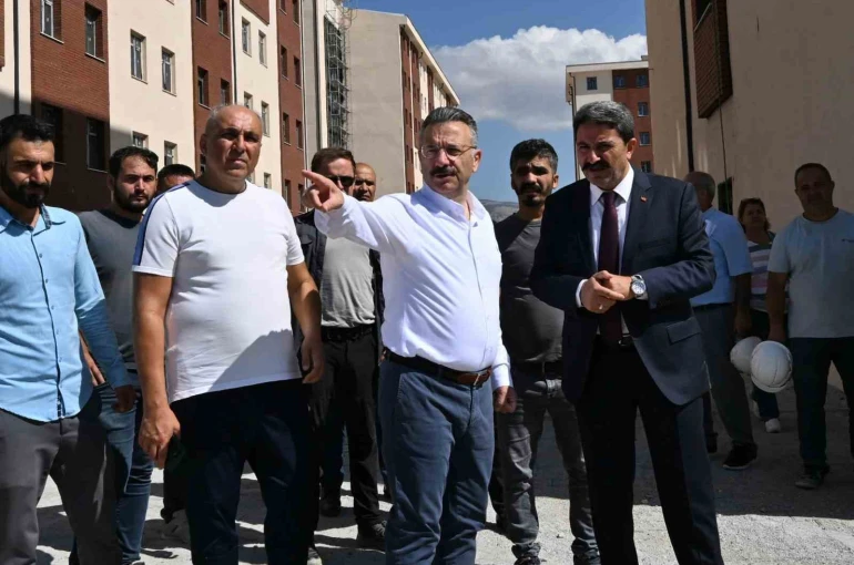 Vali Aksoy, Taptuk Emre Kız Öğrenci Yurdu inşaatında incelemelerde bulundu 