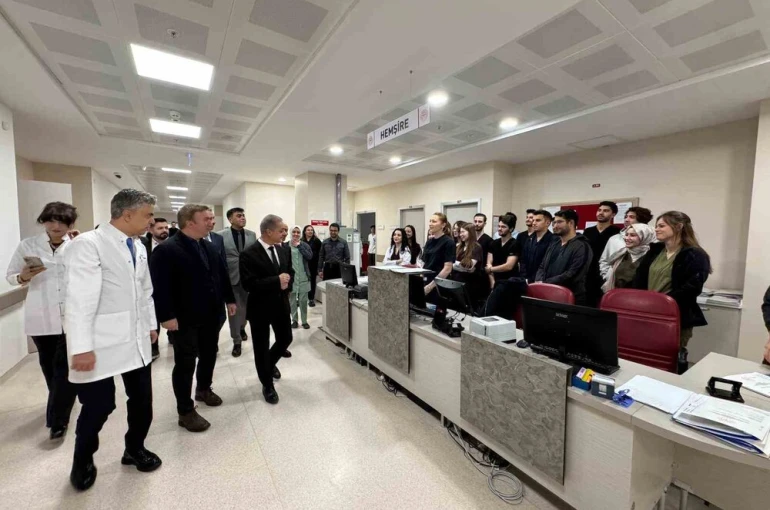 Vali Aydoğdu, hastaları ziyaret etti