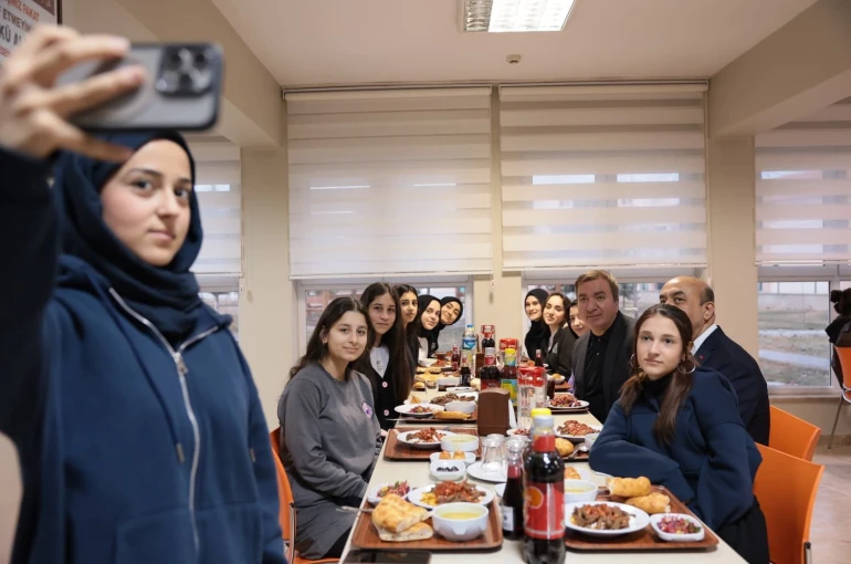 Vali Aydoğdu, öğrencilerle iftar programında buluştu 