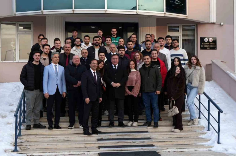 Vali Aydoğdu’dan gençlere mesaj: "Gençler yüksek sesle değil, aynı hizadan konuşulmak istiyor" 