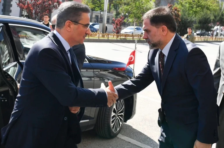 Vali Baruş’tan Yakutiye Belediyesi’ne çalışma ziyareti