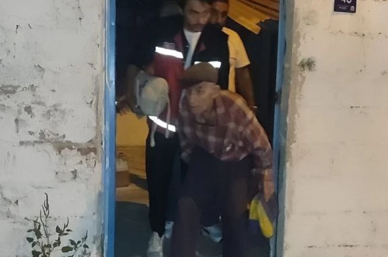 Vali Canbolat talimat verdi, 85 yaşındaki Durmuş amca huzurevine yerleştirildi 