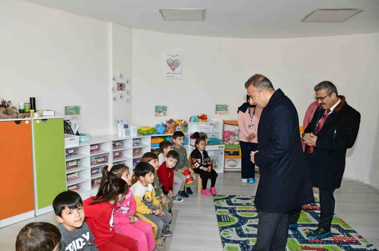 Vali Çiçek, anaokulunu ziyaret etti 