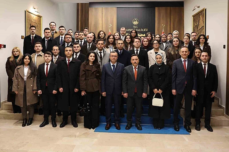 Vali Çiçek, hakim ve savcı yardımcılarıyla bir araya geldi 