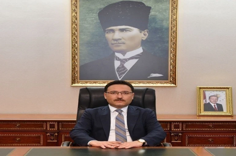 Vali Çiçek: "Kahraman gazilerimizin gösterdikleri cesaret ve kararlılık, bugünkü nesillere ilham kaynağı olmaktadır" 
