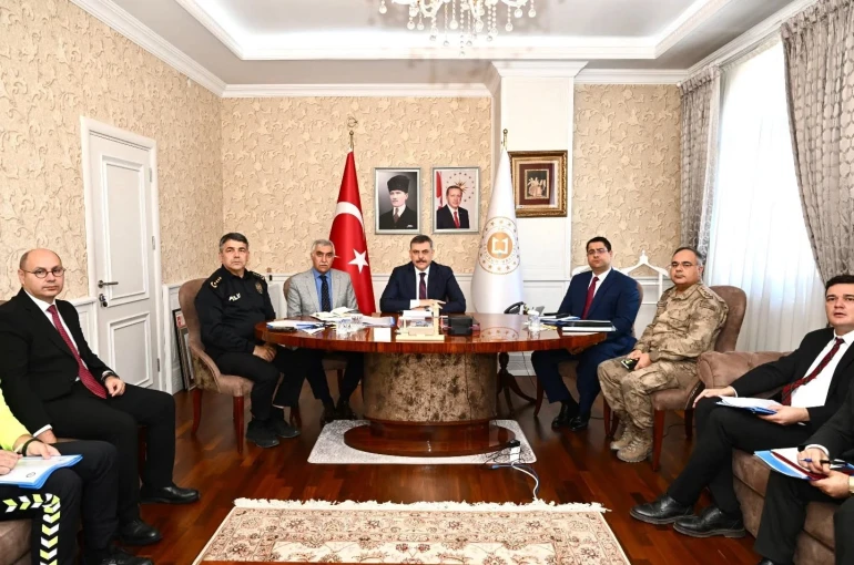Vali Çiftçi, Bakanlar Yerlikaya ve Uraloğlu ile VKS toplantısına katıldı 