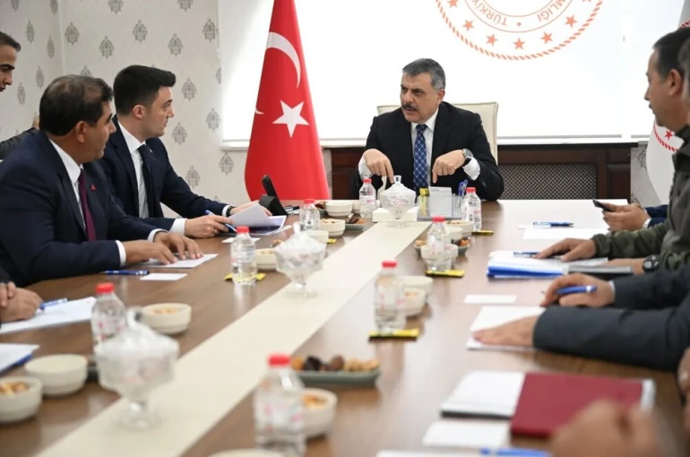 Vali Çiftçi, Horasan’da 