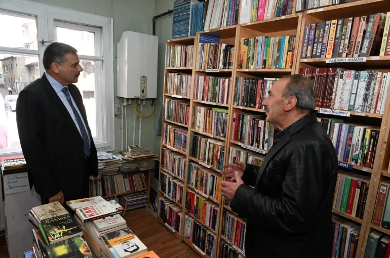 Vali Çiftçi’den, İnşirah Sahaf ve Kitabevine ziyaret 