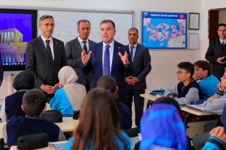 Vali Eldivan’dan gençlere: "Zamanı verimli kullanın" 