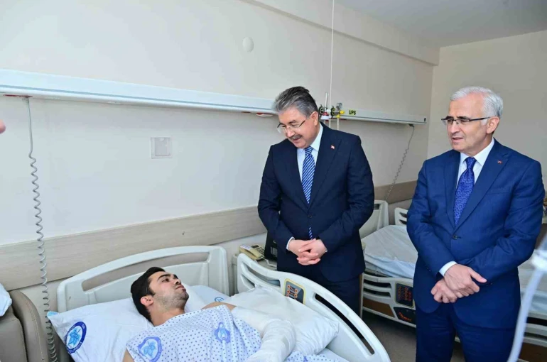 Vali Erdinç Yılmaz’dan yaralı itfaiyecilere ziyaret 
