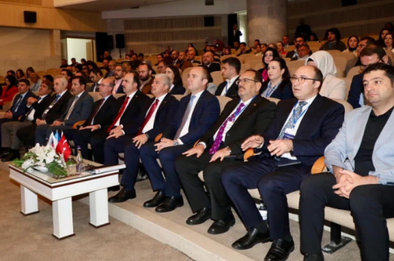 Vali İbrahim Akın, “Yeşil Gelecek ve Dijital Dönüşüm İçin Yerel Fırsatlar Konferansı’na Katıldı