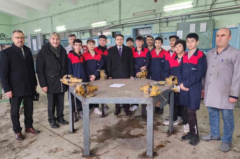 Vali Işın, "Mesleki eğitim üretim, istihdam ve kalkınma açısından büyük önem taşıyor" 