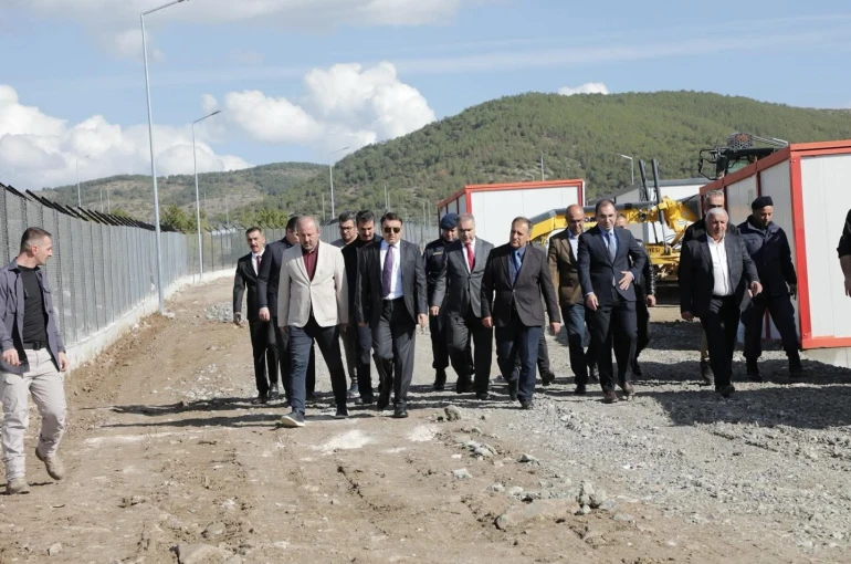 Vali Işın ve Bakan Danışmanı Karaca, hayvan barınaklarını inceledi 