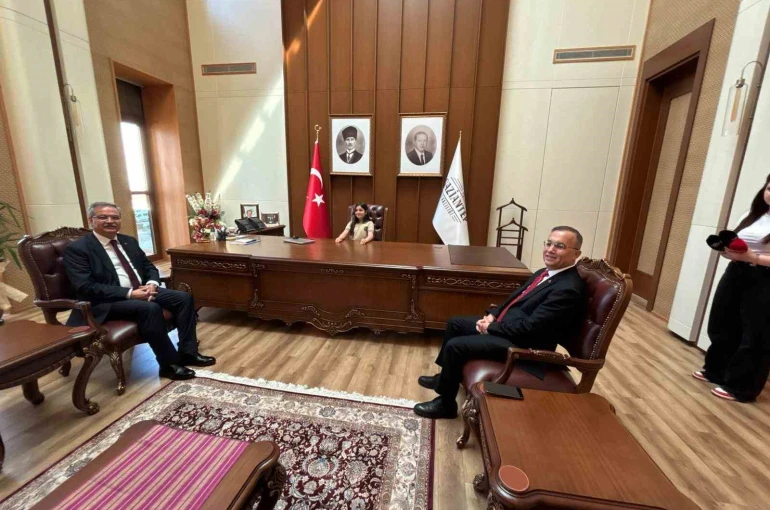 Vali Kemal Çeber, koltuğunu Eylül Lina Yıldız’a devretti 