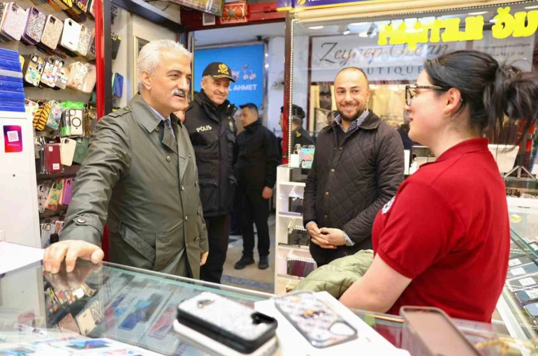 Vali Makas, esnafları gezdi vatandaşlar sohbet etti 