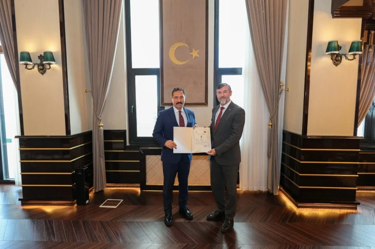 Vali Masatlı, Müftü Topçu’ya başarı belgesi verdi 