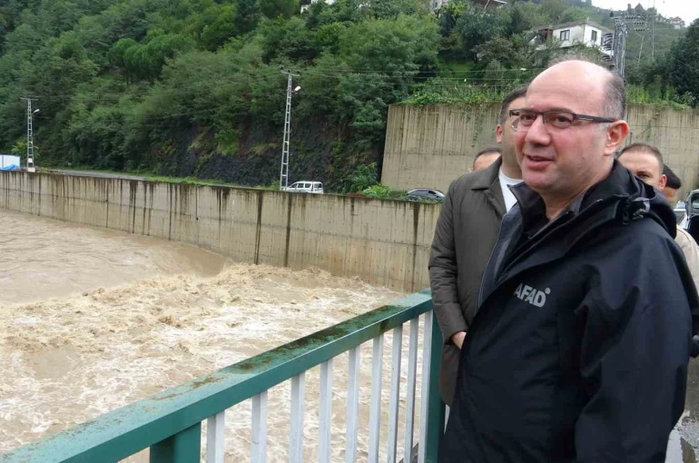 Vali Mehmet Fatih Serdengeçti: "Giresun’da sel ve heyelanlar nedeniyle 20 köye ulaşım sağlanamıyor" 