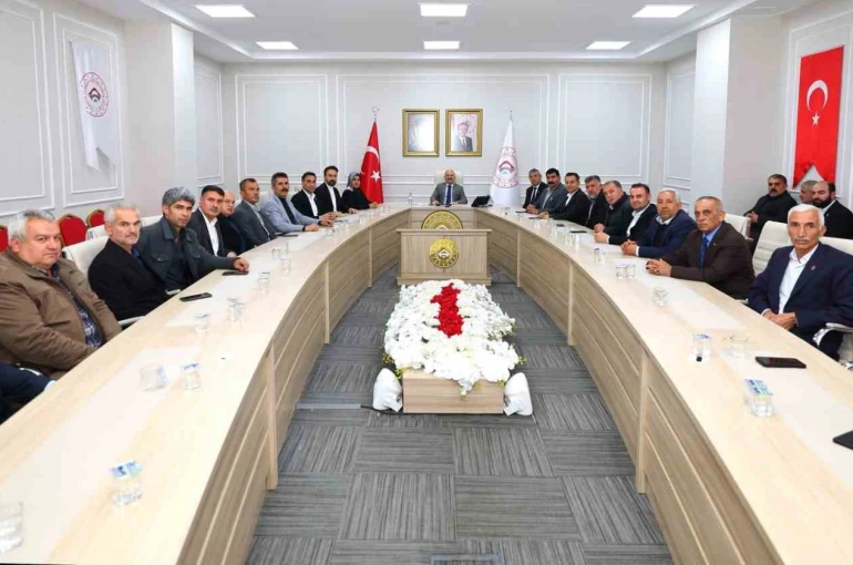 Vali Osman Varol, muhtarlarla istişare toplantısı yaptı 