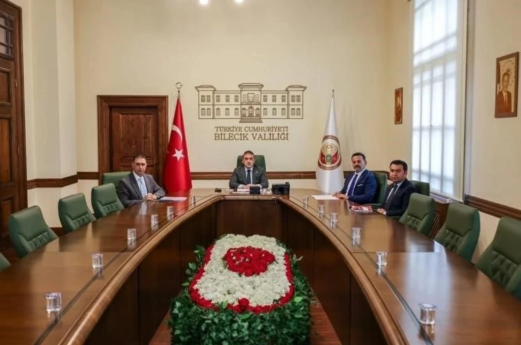 Vali Sözer ve İl Müdürü İlhan çevrim içi toplantıya katıldı 