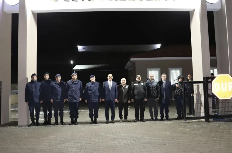 Vali Taşolar, görev başındaki ekiplerin yeni yılını kutladı 