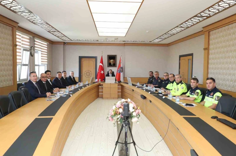 Vali Tavlı: "Yollardaki işaretlemeler standartlara uygun hale getirilecek" 