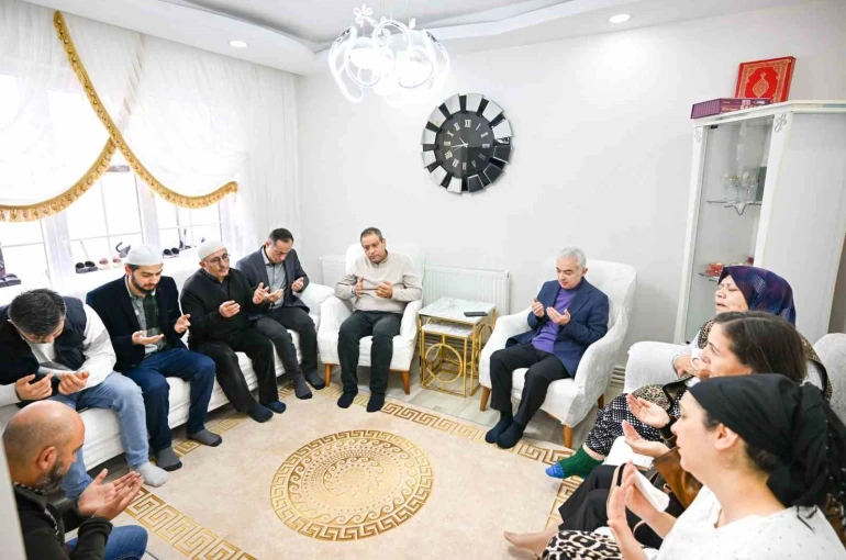 Vali Turan ve Kaymakam Yıldız Rümeysa Sanpur’un ailesine taziyede bulundu 