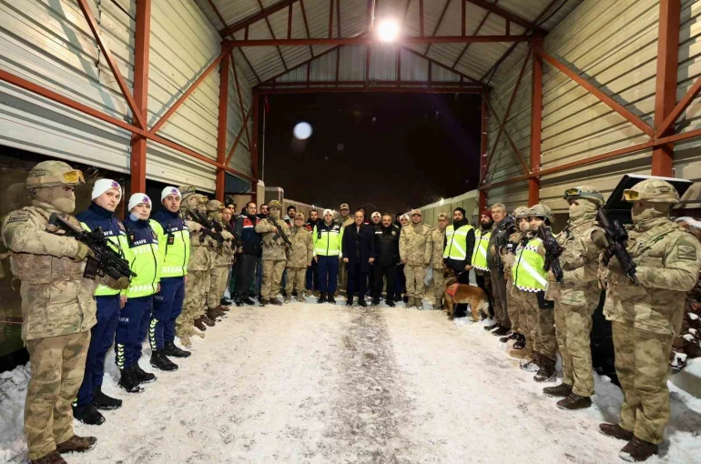 Vali Usta, görevi başındaki güvenlik güçleriyle bir araya geldi 