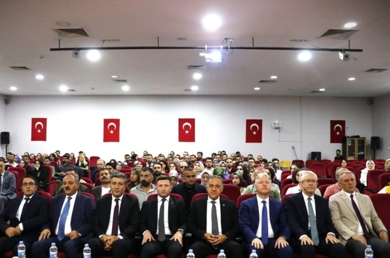 Vali Usta öğretmenlerle bir araya geldi 