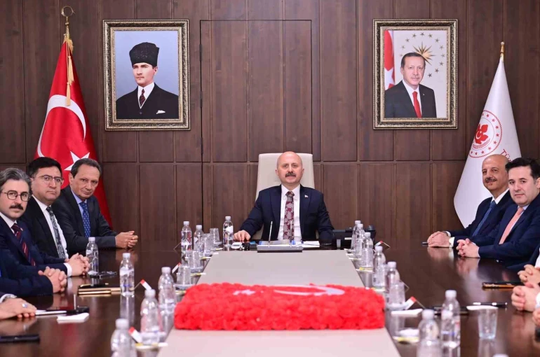 Vali Varol, vali yardımcıları ve kaymakamlarla bir araya geldi 