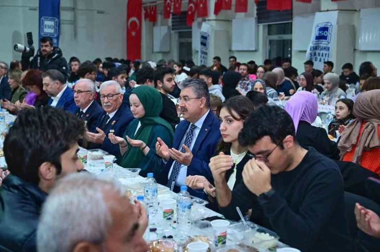 Vali Yılmaz, iftar sofrasında öğrenciler ve gazilerle buluştu 
