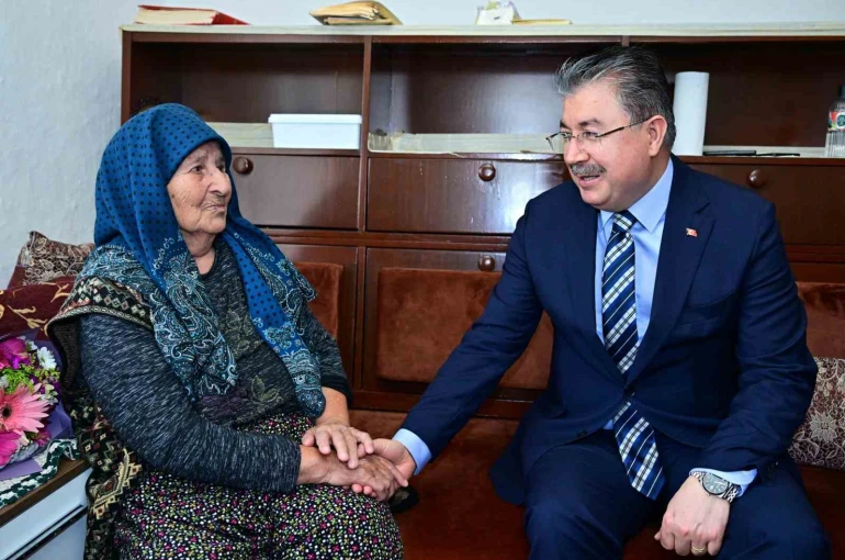 Vali Yılmaz’dan Ayşe teyzeye anlamlı ziyaret 