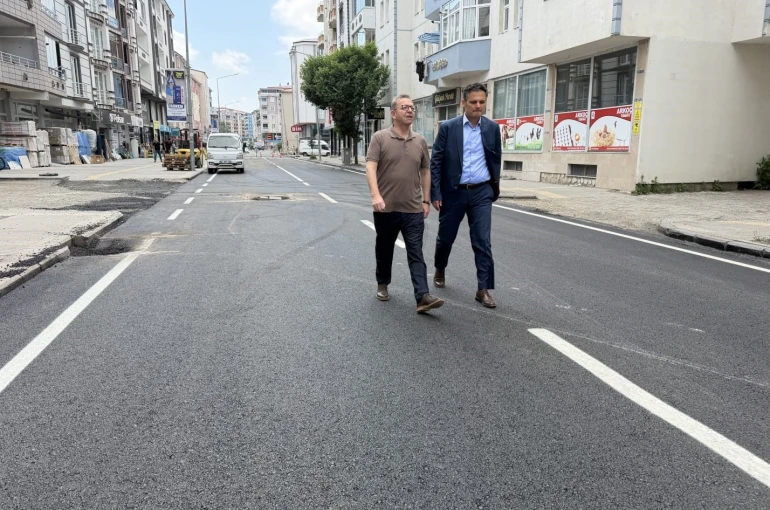 Vali Ziya Polat, Cumhuriyet Caddesi’ndeki yol çalışmalarını yerinde inceledi 