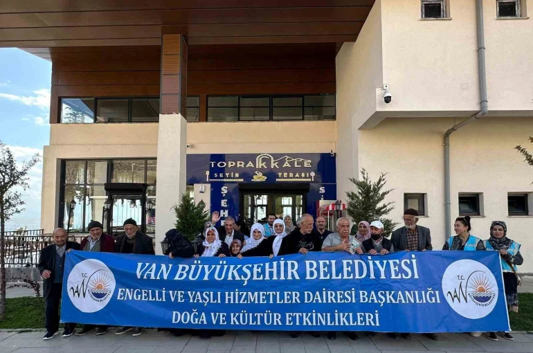 Van Büyükşehir Belediyesi Dünya Yaşlılar Günü’nü unutmadı 