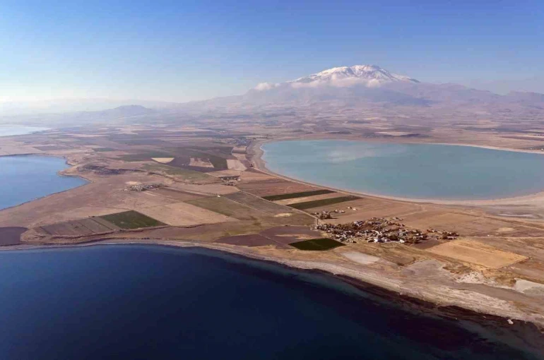 Van Gölü, Arin Gölü ve Süphan Dağı aynı kadrajda görüntülendi 
