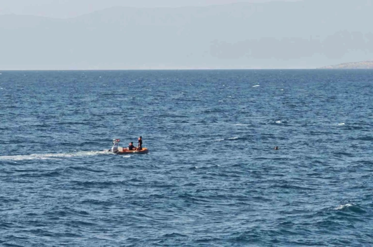 Van Gölü’nde akıntıya kapılan yüzücü sahil güvenlik ekiplerince kurtarıldı