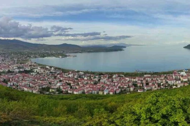 Van Gölü’nde su seviyesi düşüyor