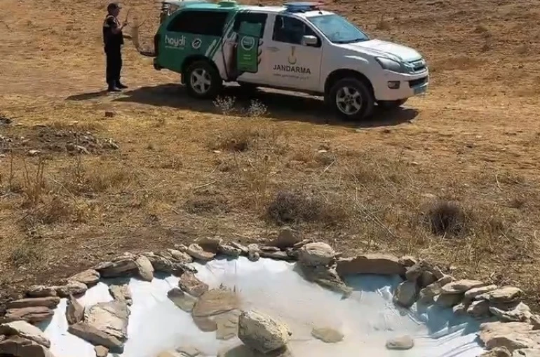 Van jandarmasından yaban hayatına minik su havuzları 