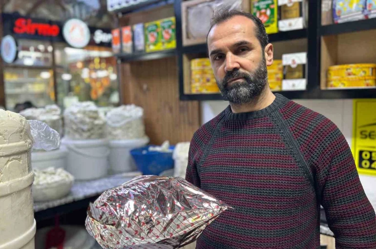 Van otlu peyniri hem sofralık hem hediyelik olarak tercih ediliyor 