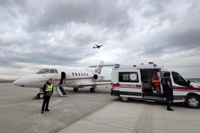 Van’da 2 günlük bebek için ambulans uçak havalandı 