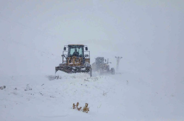 Van’da 671 yerleşim yerinin yolu ulaşıma kapandı 