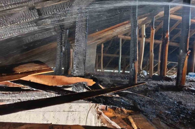 Van’da çatı yangını