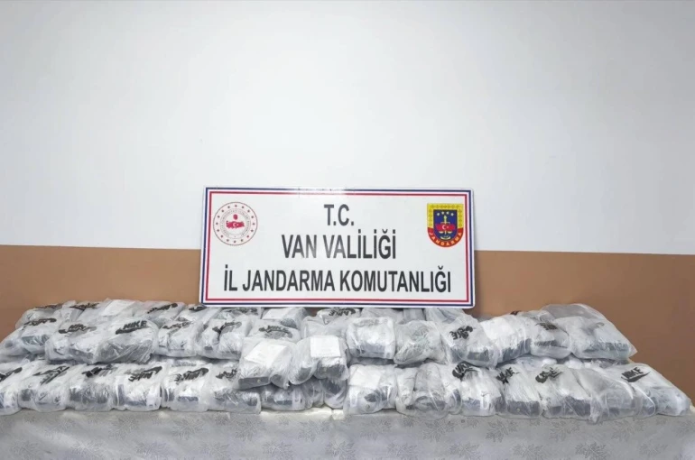 Van’da gümrük kaçağı malzeme ele geçirildi 