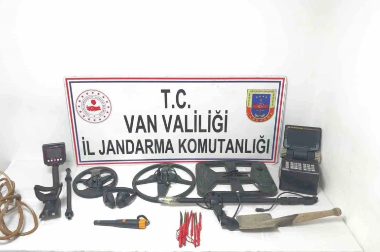 Van’da kaçak kazı yapan 3 kişi yakalandı