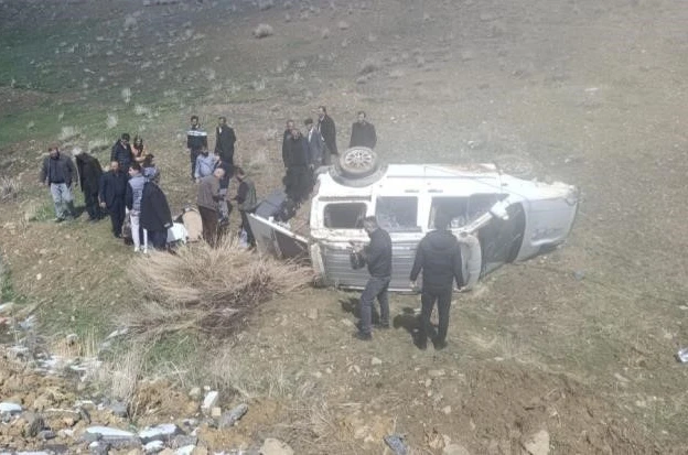 Van’da kamyonet şarampole devrildi: 4 yaralı