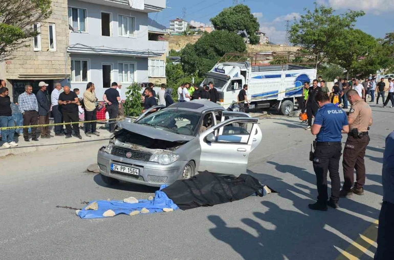 Van’da otomobil kamyonetle çarpıştı: 1 ölü, 4 yaralı 