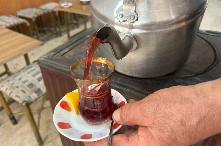 Van’da soba üzerinde demlenen kış çayları ilgi görüyor 