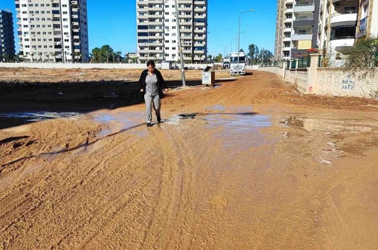 Vatandaşın çamur ve toz isyanı