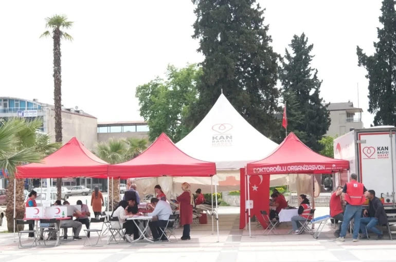 Vatandaşlardan Kızılay’ın kan bağışı kampanyasına destek 